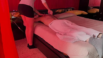 Massaggio bollente finisce con doppia penetrazione anale e creampie Massaggio bollente finisce con doppia penetrazione anale e creampie