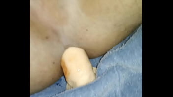 Safado de imperatriz se masturbando com borrachudo no cu