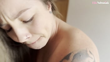 Loira safada adora se divertir com seus brinquedinhos especialmente no seu cuzinho elis nebsniak