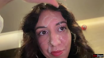 Public agent pickup beauty agrees to cumwalk for a new iphone