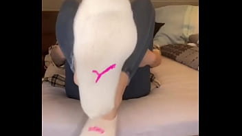 Enjoy the sight of my sweaty soles ️ full video on of#feet #feetworld #fetisch girl creat