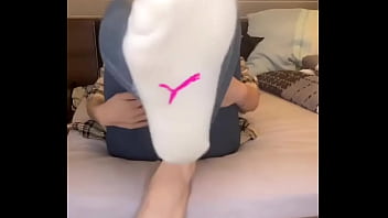 Enjoy the sight of my sweaty soles ️ full video on of#feet #feetworld #fetisch girl creat