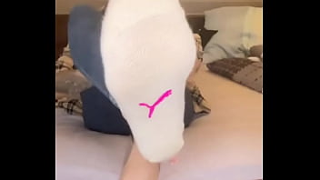 Enjoy the sight of my sweaty soles ️ full video on of#feet #feetworld #fetisch girl creat