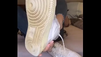 Enjoy the sight of my sweaty soles ️ full video on of#feet #feetworld #fetisch girl creat