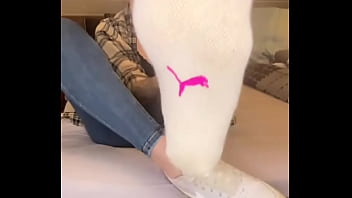 Enjoy the sight of my sweaty soles ️ full video on of#feet #feetworld #fetisch girl creat