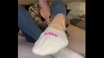 Enjoy the sight of my sweaty soles ️ full video on of#feet #feetworld #fetisch girl creat