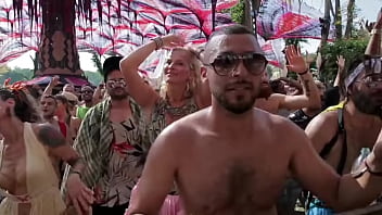 Sexy Festival Females Dancing thumbnail