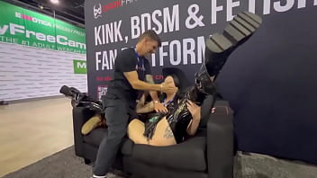 Playing around with rxvenvxce at the darkfans com booth at exxxotica she loves a good pussy whipping