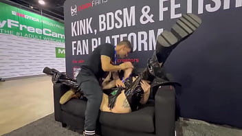 Playing around with rxvenvxce at the darkfans com booth at exxxotica she loves a good pussy whipping