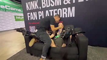Playing around with rxvenvxce at the darkfans com booth at exxxotica she loves a good pussy whipping
