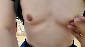 手コキでザーメンどぴゅっどぴゅ。