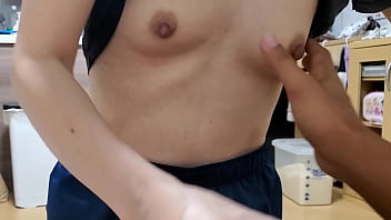 手コキでザーメンどぴゅっどぴゅ。