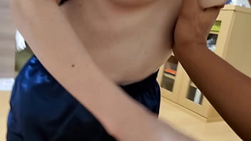 手コキでザーメンどぴゅっどぴゅ。