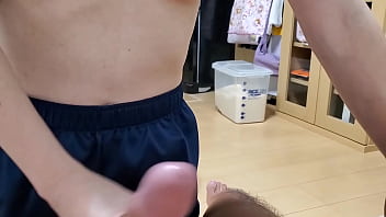 手コキでザーメンどぴゅっどぴゅ。 手コキでザーメンどぴゅっどぴゅ。