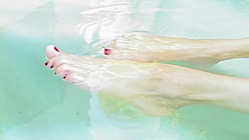 Aquajob busty babe sucks a fat cock and gets titfucked in a hot tub