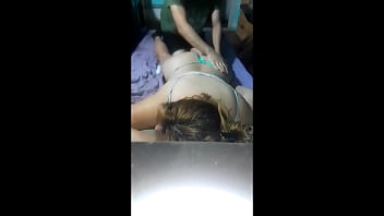 Masaje a medi en tanga verde