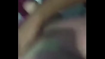 Gostosa sendo comida