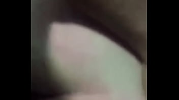 Gostosa sendo comida