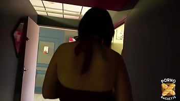 Lily brune coquine comblée par une belle bite