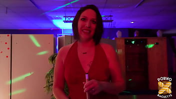 Lily brune coquine comblée par une belle bite