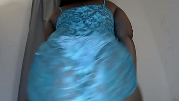 Aimes tu quand je me trémousse comme ça juste après je joue avec mes