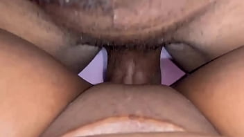 Gozando na buceta da vagabunda deixando essa puta toda melada com meu leite