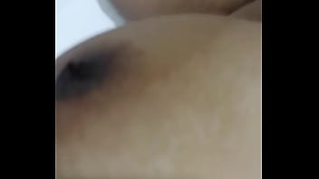 Me como a morena tetona