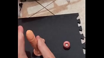 Testei meu consolo com os pés fetiches