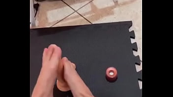 Testei meu consolo com os pés fetiches