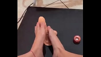 Testei meu consolo com os pés fetiches Testei meu consolo com os pés fetiches