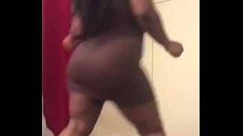 Black booty pop in twerk