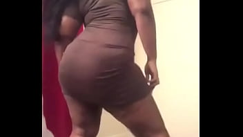 Black booty pop in twerk