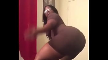 Black booty pop in twerk
