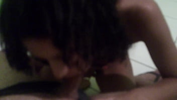 Jade cristal rj no quarto verde com comedor