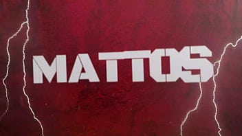 Swing na lukas fode duas putas sem camisinha e goza em público