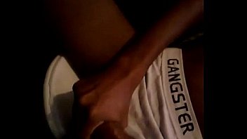 Novinho Dotado Gozando thumbnail