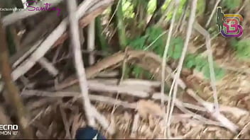 Vagabunda casada transa com personal da rola gigante no meio da mata