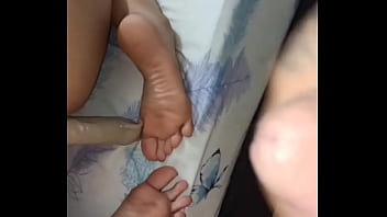 Sexo anal mi hermanastro me engaña para follarme el culo