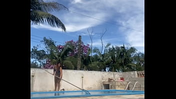 Eu fico o dia todo assim quando o pedreiro está aqui