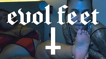 I love it when she lick my feet