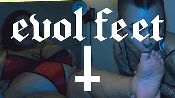 I love it when she lick my feet