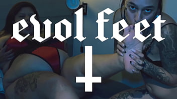 I love it when she lick my feet