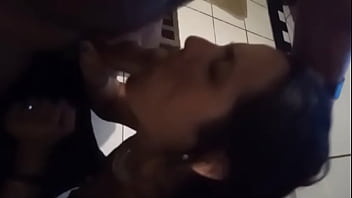 Esposa adora chupar o marido e adora ser domada gosta de ouvir safadezas