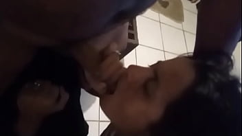 Esposa adora chupar o marido e adora ser domada gosta de ouvir safadezas