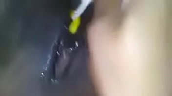 Madura de masturba con una chupeta