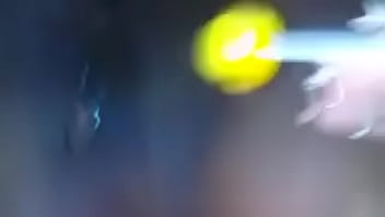 Madura de masturba con una chupeta