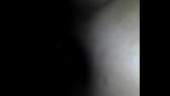 Branquinha quicando no pau