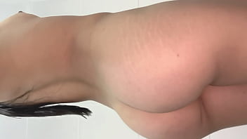 Un Día Normal En El Gimnasio Me Calenté Mirando Pollas Y Con Muchas Ganas Me Masturbe En La Ducha Del Gym thumbnail
