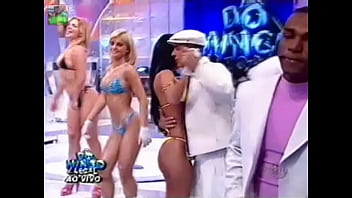 Delicious blonde dancing