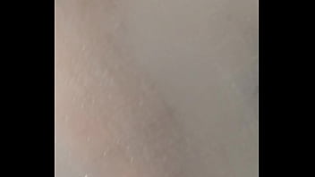 Grabandolo mientras se ducha y el no sabe